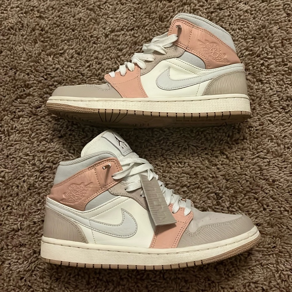 Air Jordan 1 Mid Milan